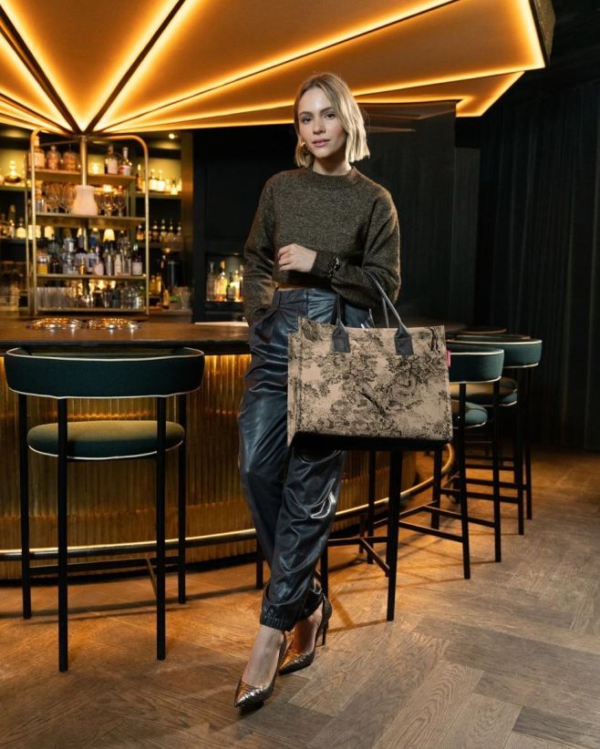 ✨ Styl a praktičnost v jednom! Kabelka Daily Shopper z nové kolekce Jacquard brown od Reisenthel je tu, aby vám...