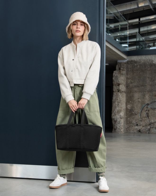 🖤 Sleva na kolekci Mesh black od Reisenthel! ✨ Styl, funkčnost a nadčasový design v elegantní černé — prostě klasika,...