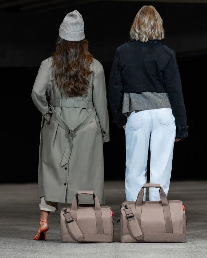 Často dostáváme otázku, jaký je velikostní rozdíl mezi cestovní taškou Reisenthel Allrounder M a Allrounder L. Připravili...