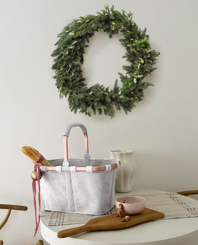 ✨ Dotek vánoční magie ✨ S nákupním košíkem Twist sky rose se i obyčejné zimní dny promění v něco výjimečného 🎄💞 Skvěle se...